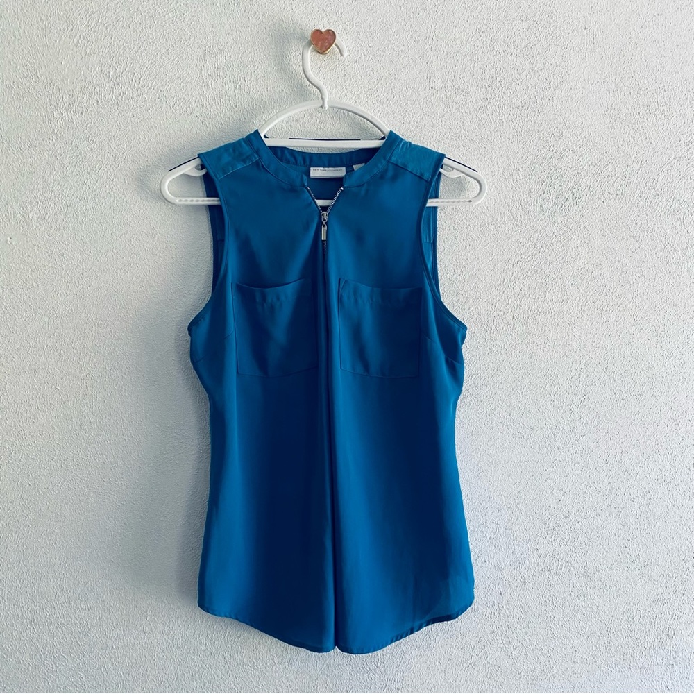 New York & Company blue zip up detail tank blouse